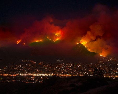 Евакуираха 250 000 души от Лос Анджелис заради бушуващите пожари