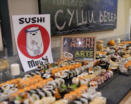 Новият суши бар под тепетата сътвори невероятно кукинг шоу във Велинград СНИМКИ