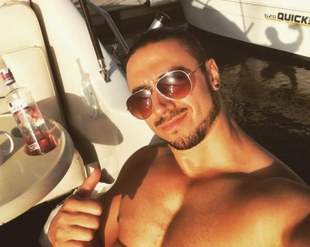 Цяла Испания полуда по пловдивчанин, двойник на Енрике Иглесиас ВИДЕО