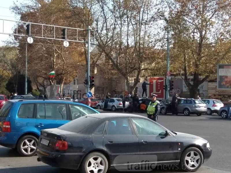Хиляди в цялата страна излязоха на протест! Блокираха градове, граници и магистрали СНИМКИ