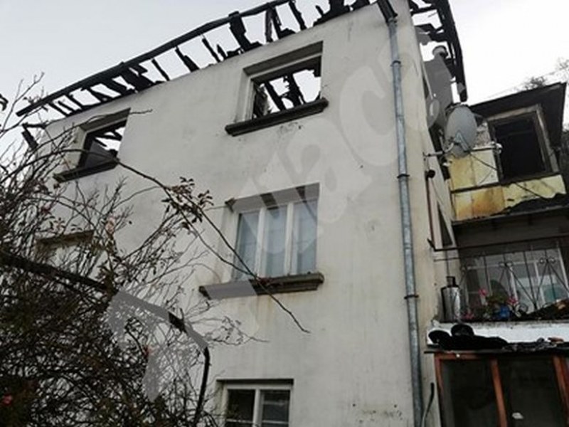 Пожар изпепели къщата на шестчленно семейство в смолянско село СНИМКИ