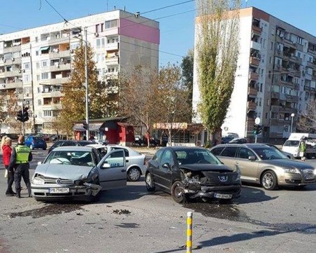 Меле между две коли в Кючука, линейка е на мястото СНИМКА