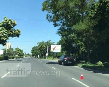 На косъм от пореден инцидент в Пловдив! Кола едва не отнесе млада майка и сина й на пешеходна пътека