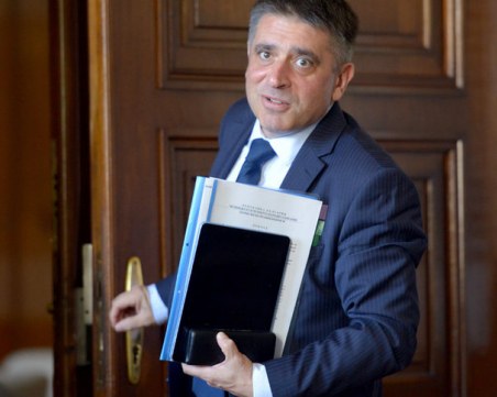 Предлагат да не се чете нищо от обвинителния акт в съдебната зала