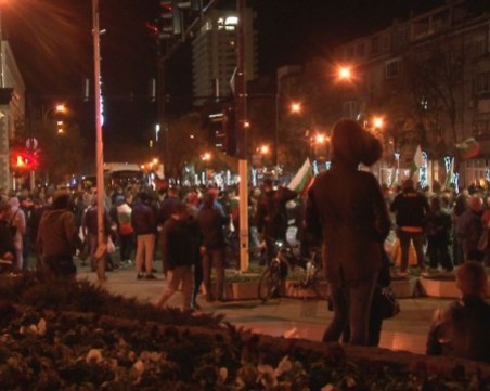 Сблъсъци във Варна! Протестът ескалира СНИМКИ