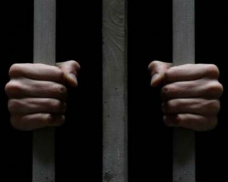 Убиецът на 11-годишно дете от Пловдивско се жалва от лоши условия в затвора