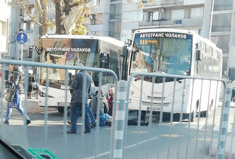 Пак! Автобус блъсна жена в Пловдив! Движението на бул. “В. Априлов“ е спряно ВИДЕО