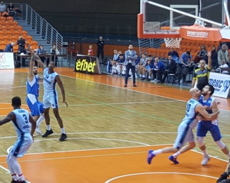 Академик Бултекс 99 гони първа победа в Колодрума тази вечер