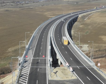 Бус блъсна 10-годишно дете до надлеза на АМ Тракия