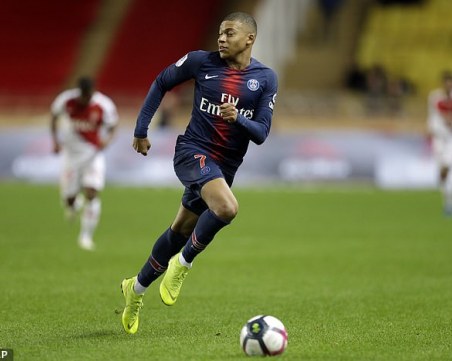 Играч за милиони призна: Във футбола се раздават безбожни пари