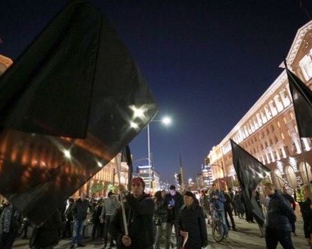 Протестите у нас не стихват! В редица градове отново се стигна до блокада на пътища СНИМКИ