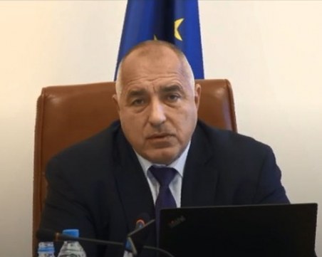 Докато хората протестират, премиерът изтъкна постиженията на властта