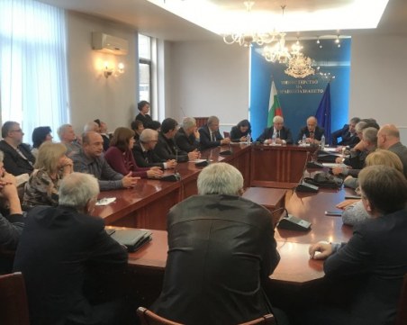Донорите намаляват, чакащите трансплантация растат, призна Ананиев