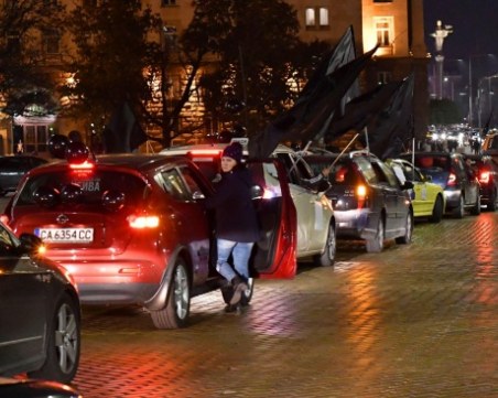 Майките на деца с увреждания отново протестират - този път с коли