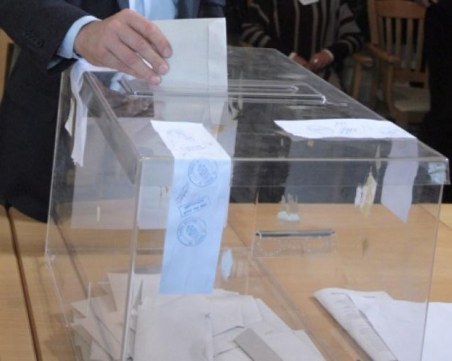 Почти половината от българите не знаят за кого ще гласуват, доверието в парламента удари дъното