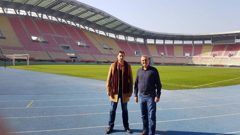 Иван Тотев гледа стадиона в Скопие, който може да е еталон за ремонта на ст. 