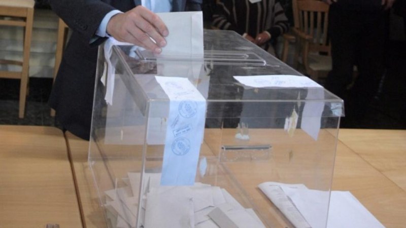 Почти половината от българите не знаят за кого ще гласуват, доверието в парламента удари дъното