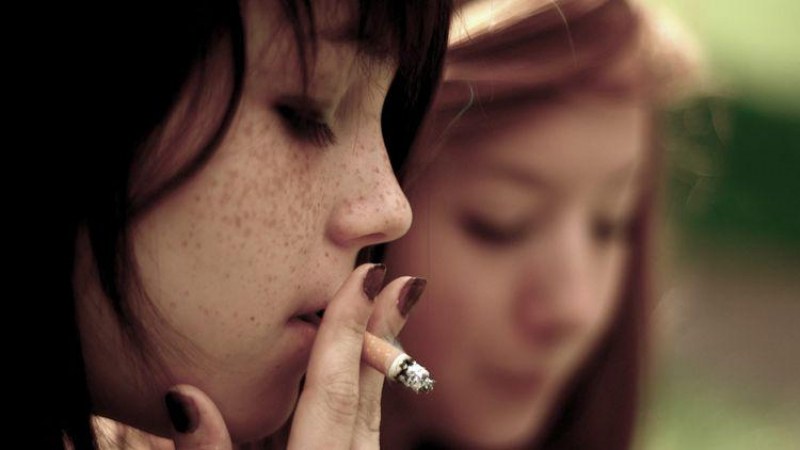 Всяка трета 15-годишна девойка у нас пуши