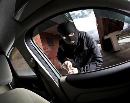 Автоджамбази претарашиха БМВ и Мазерати в Пловдив! Отмъкнаха 5 бона