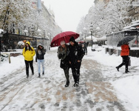 Най-малко по 2 бона ще ни “глътне“ зимата