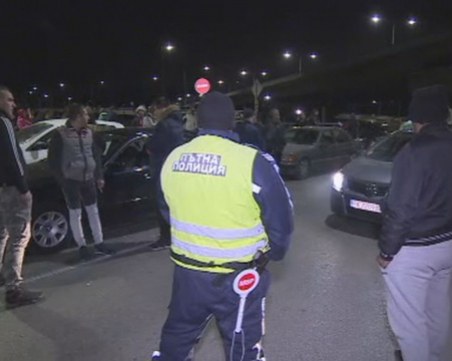 Протести в цялата страна! Демонстранти отново блокираха магистрала СНИМКИ