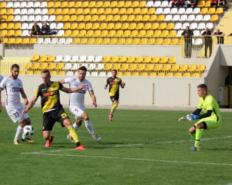 Вход свободен за феновете на контролата на Ботев утре