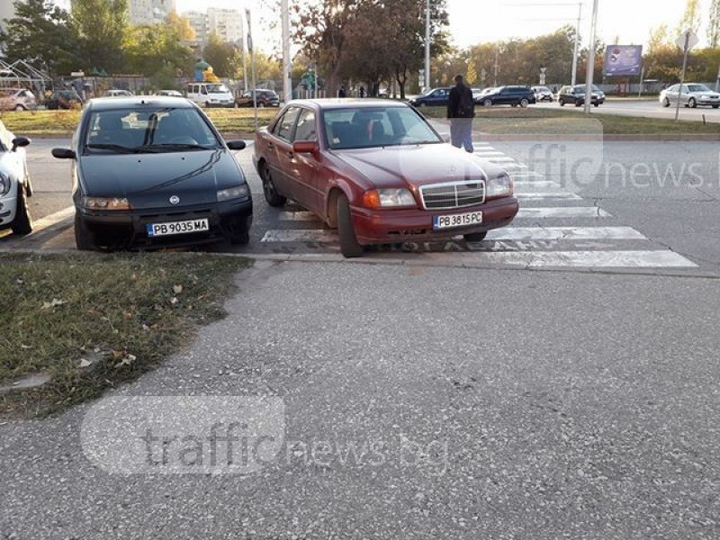 Пловдивчанин: Това е любимото място за паркиране на шофьорите в Тракия СНИМКИ