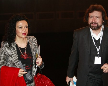 Адвокатът на Баневи: От две седмици са с едни и същи дрехи, липсват им децата