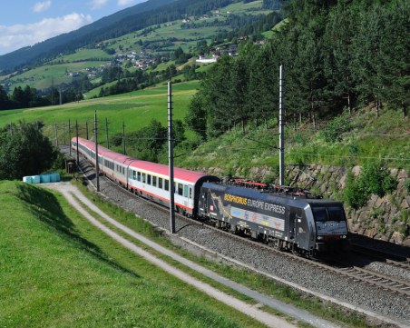 Брат и сестра са задържаните за убийството във влака  София- Пловдив