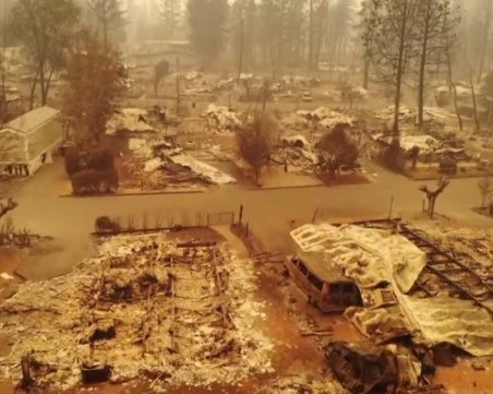 Дрон показа изпепеления от пожара град Парадайз ВИДЕО