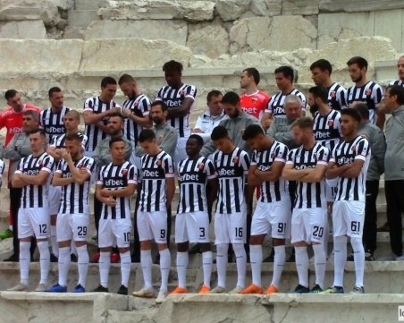 Футболистите на Локо се снимаха за календар на Античния театър ВИДЕО