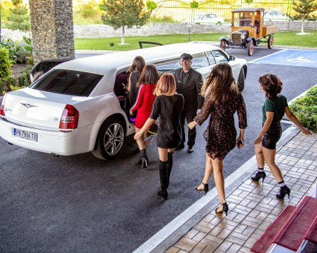 Луксозна лимузина обикаля Пловдив и предлага невероятни изживявания СНИМКИ