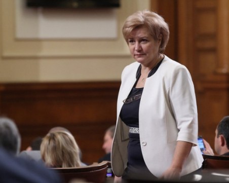 Менда Стоянова: Не всички стари коли ще имат по-висок данък