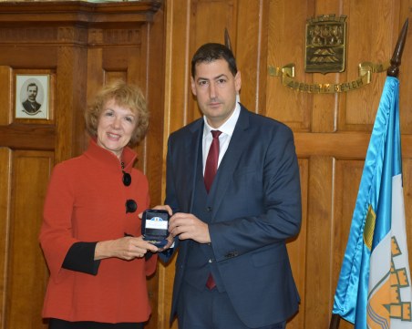 Посланикът на Холандия: Нека построим своеобразен мост между България и Нидерландия