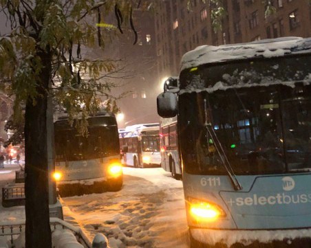 Сняг вцепени Ню Йорк