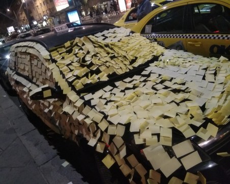 Ядосани таксиджии отмъстиха на шофьор за неправилно паркиране