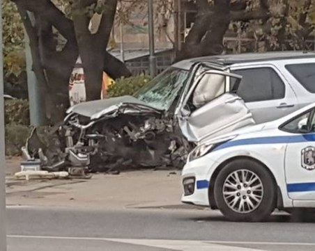 Водачът на катастрофиралия на Сточна гара автомобил изчезнал, издирва се