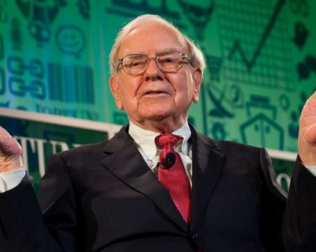 Акциите на Apple падат, но акулата Уорън Бъфет продължава да ги купува