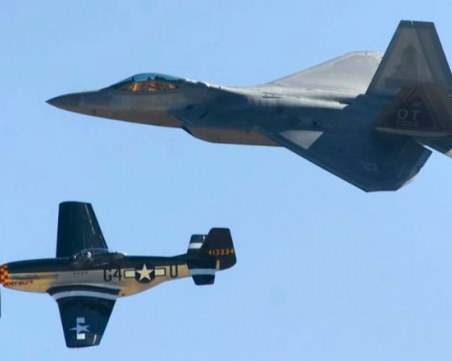 Боен самолет от Втората световна война се разби на паркинг в САЩ