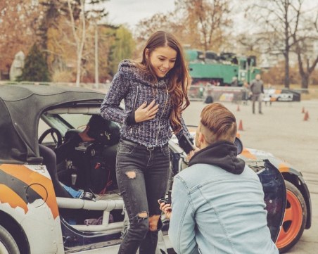 Един от най-желаните млади българи се сгоди СНИМКИ