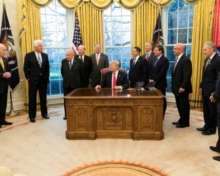 Тръмп обяви, че ще има още промени в екипа му