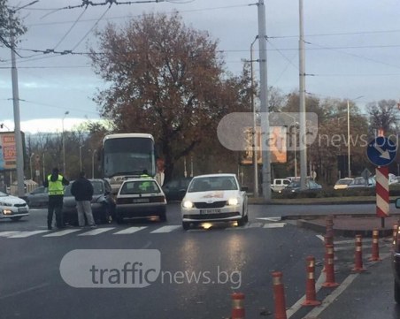 Две коли се удариха на булевард 
