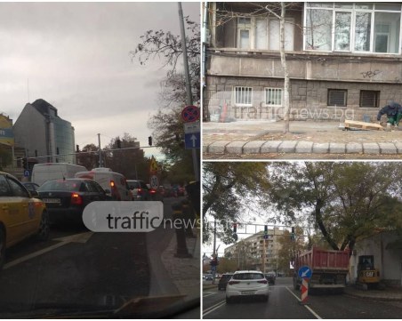 Зверска тапа на бул. “Руски“ - двама строители и един багер затвориха цяла лента СНИМКИ