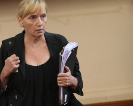 Нинова се притеснила за Елена Йончева, осигурила й кола и шофьор