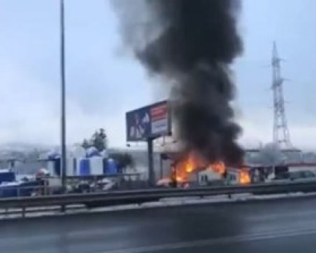 Пожар избухна на Околовръстното шосе на София