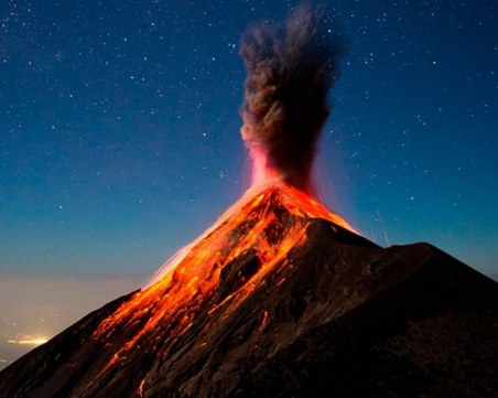 Близо 4000 души са евакуирани след изригването на вулкана Фуего