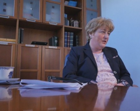 Кой погреба приживе известна адвокатка?