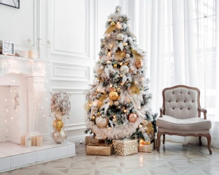 Модата при украсата на коледните елхи 2019