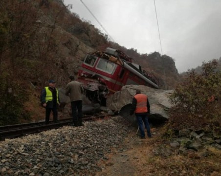 Стоманен стълб спасил живота на пътниците в дерайлиралия влак