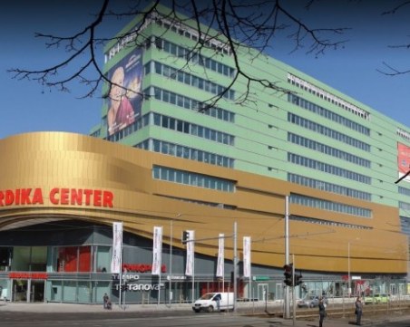 Задигнаха козметика и парфюми за над 68 000 лева от мол Сердика